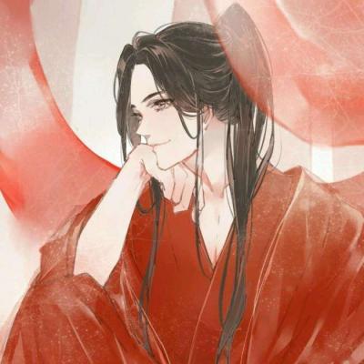 女子亲宝宝脚丫嘴唇肿成香肠